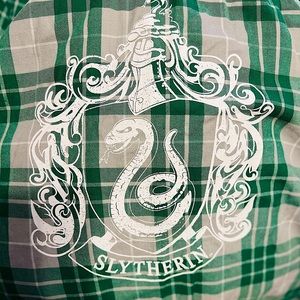 Torrid Sz 4 - Harry Potter - Slytherin long-sleeved button down shirt - EUC